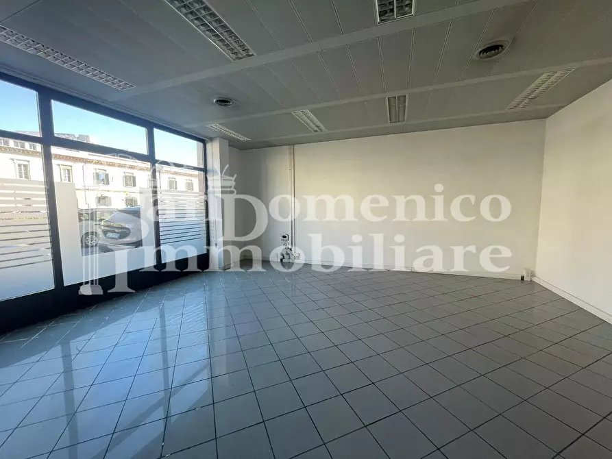 Immagine 3 di Locale commerciale in vendita  a Livorno