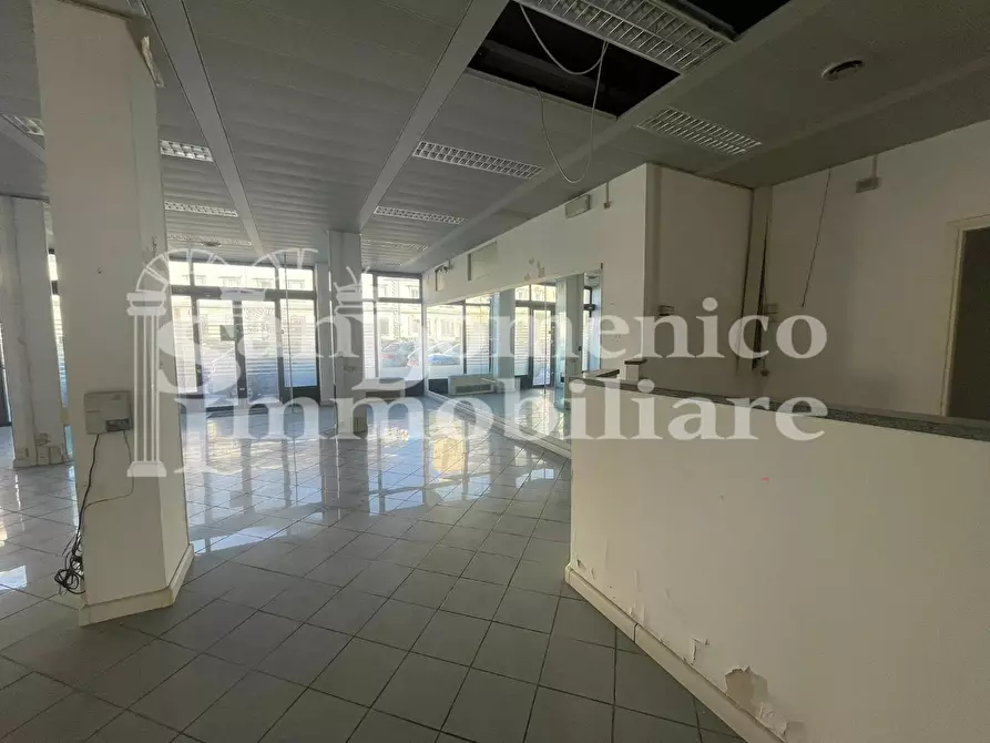 Immagine 11 di Locale commerciale in vendita  a Livorno