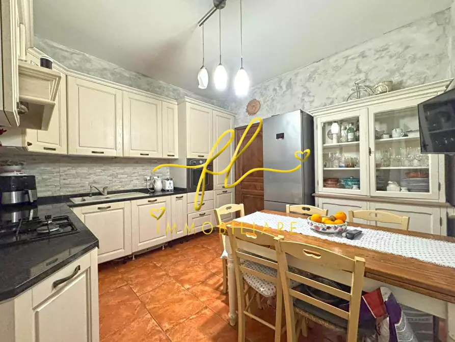 Immagine 11 di Appartamento in vendita  a Livorno