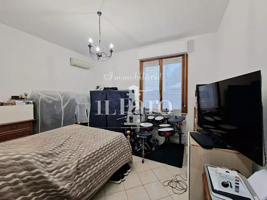 Immagine 19 di Appartamento in vendita  a Campi Bisenzio