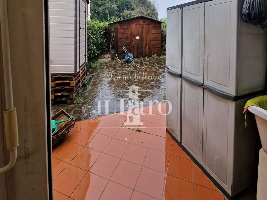 Immagine 14 di Appartamento in vendita  a Campi Bisenzio