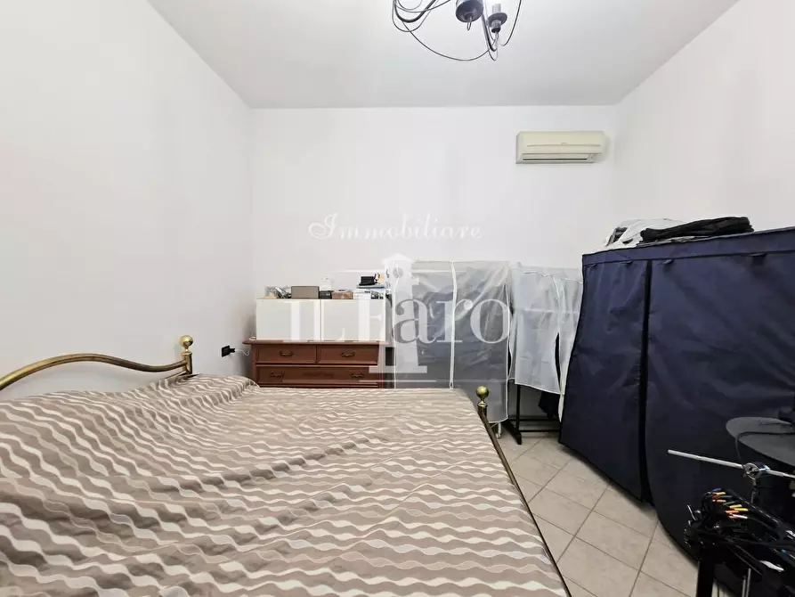 Immagine 17 di Appartamento in vendita  a Campi Bisenzio