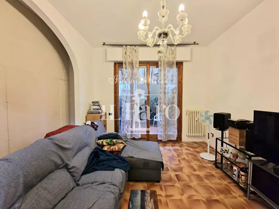 Immagine 1 di Appartamento in vendita  a Campi Bisenzio