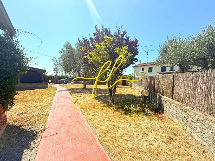 Immagine 19 di Casa semindipendente in vendita  a Cecina