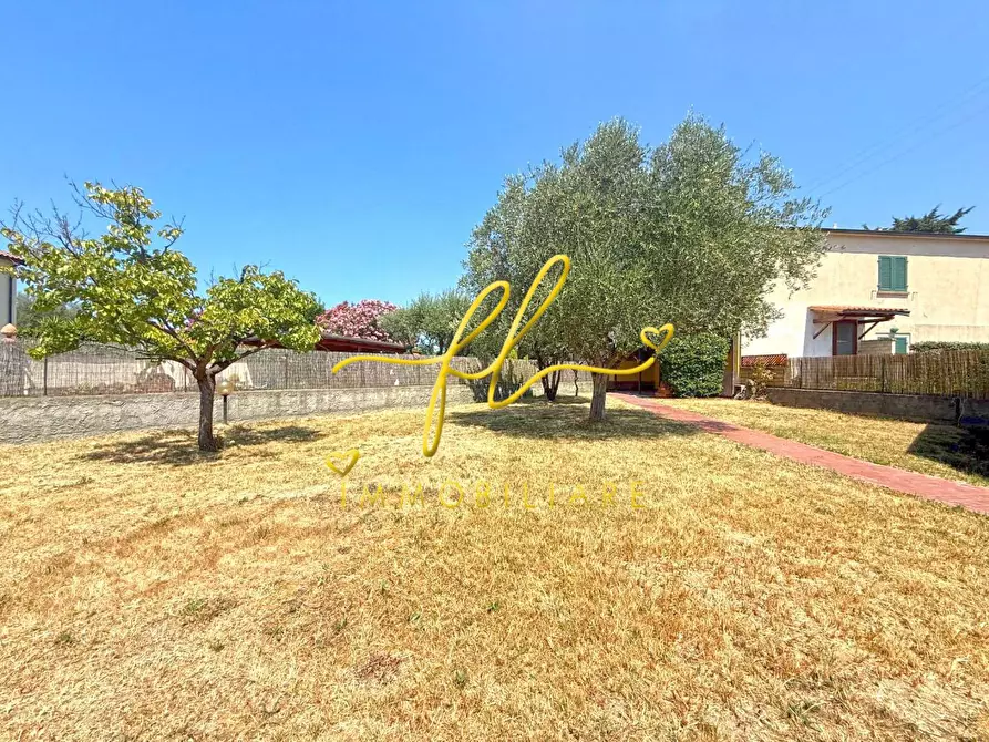 Immagine 1 di Casa semindipendente in vendita  a Cecina