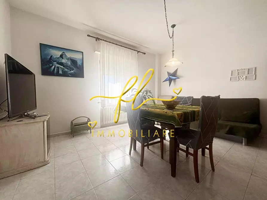 Immagine 2 di Appartamento in vendita  a Cecina