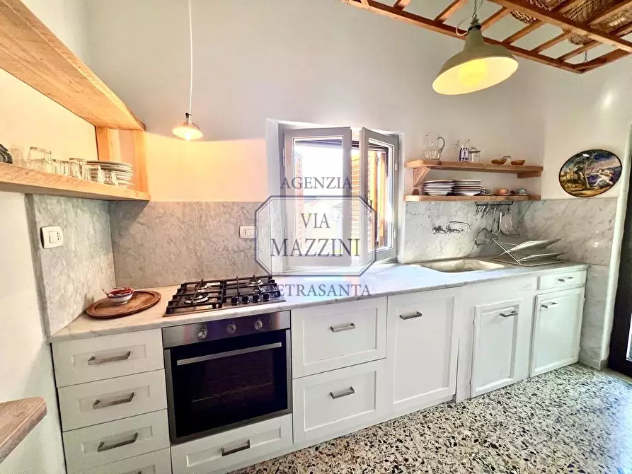 Immagine 2 di Casa semindipendente in vendita  a Seravezza