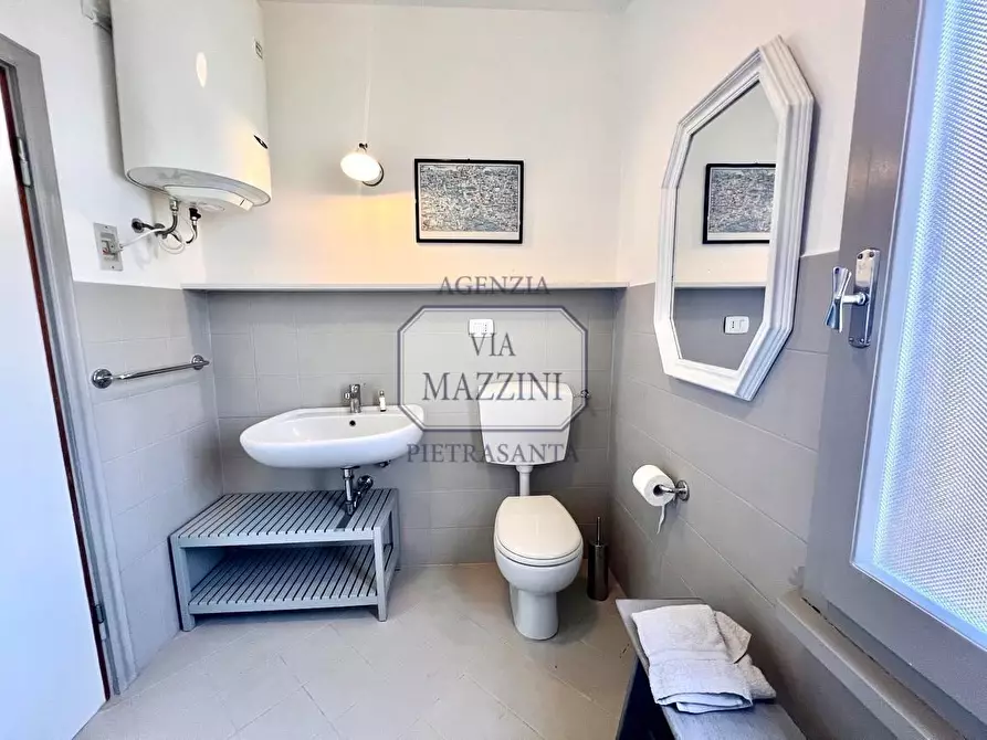 Immagine 11 di Casa semindipendente in vendita  a Seravezza