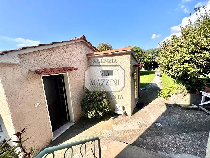 Immagine 12 di Casa semindipendente in vendita  a Seravezza