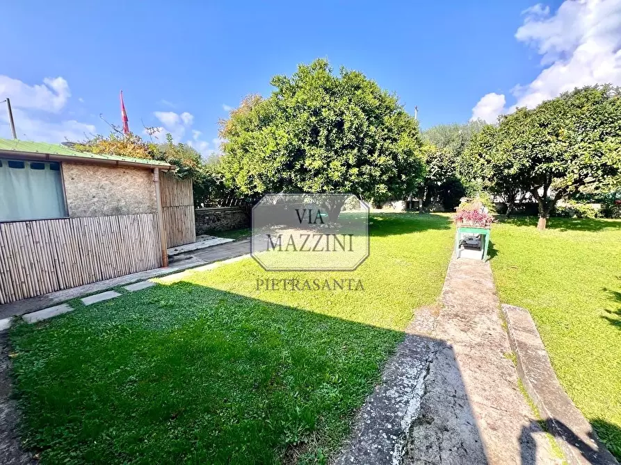 Immagine 21 di Casa semindipendente in vendita  a Seravezza