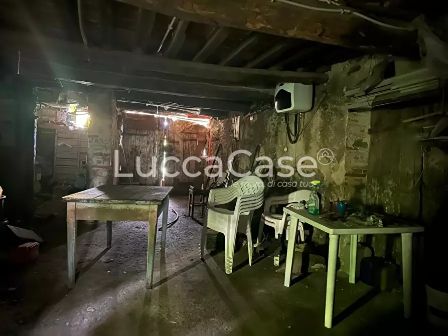 Immagine 23 di Casa colonica in vendita  a Capannori