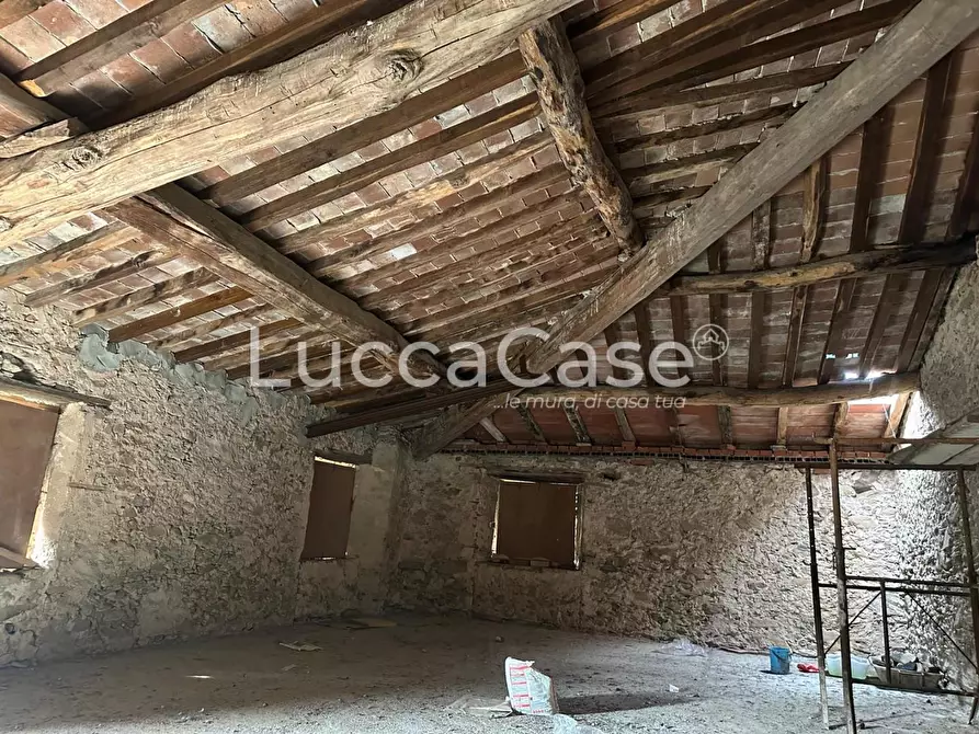 Immagine 15 di Casa colonica in vendita  a Capannori