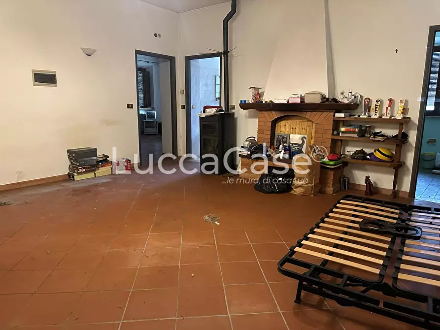 Immagine 7 di Casa colonica in vendita  a Capannori