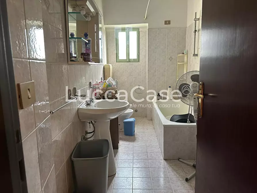 Immagine 22 di Casa colonica in vendita  a Capannori