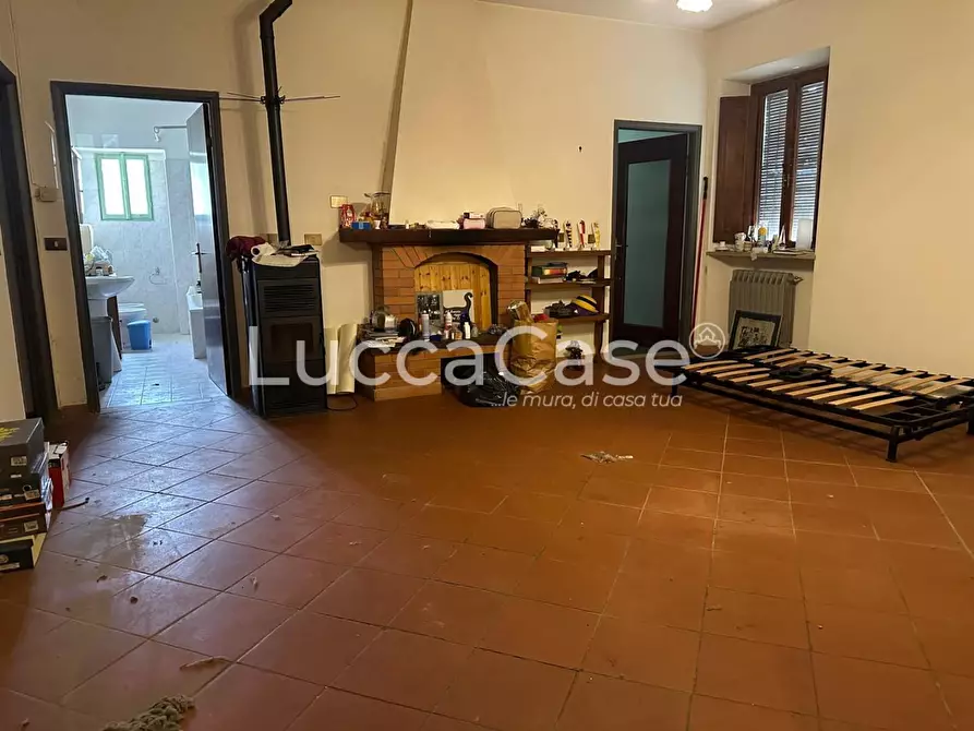 Immagine 9 di Casa colonica in vendita  a Capannori