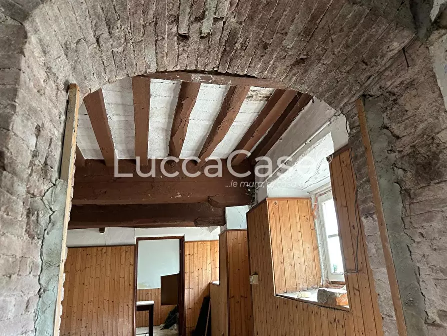 Immagine 17 di Casa colonica in vendita  a Capannori