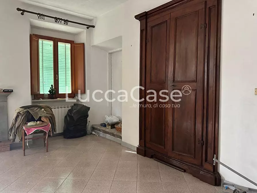 Immagine 4 di Casa colonica in vendita  a Capannori