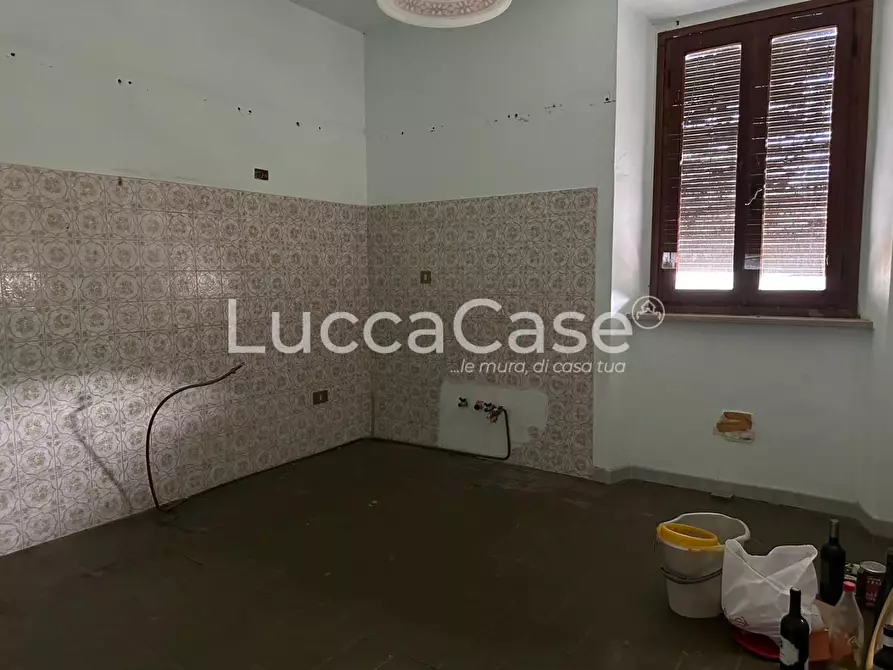 Immagine 25 di Casa colonica in vendita  a Capannori