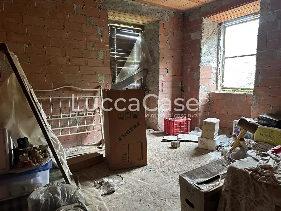 Immagine 26 di Casa colonica in vendita  a Capannori