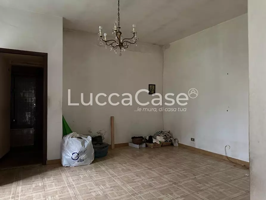Immagine 12 di Casa colonica in vendita  a Capannori