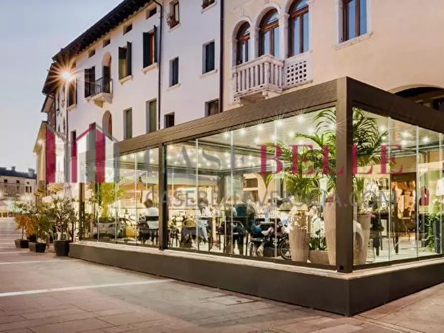 Immagine 2 di Bar / Ristorante in vendita  a Viareggio