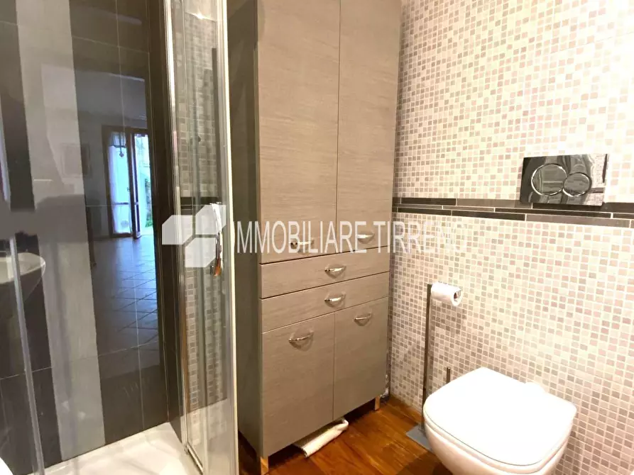 Immagine 11 di Appartamento in vendita  a Massa