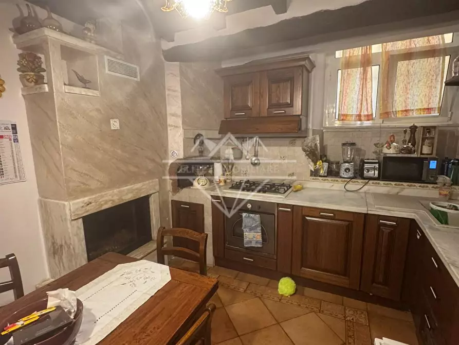 Immagine 6 di Porzione di casa in vendita  a Carrara