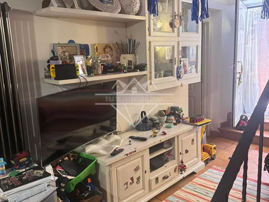 Immagine 3 di Porzione di casa in vendita  a Carrara