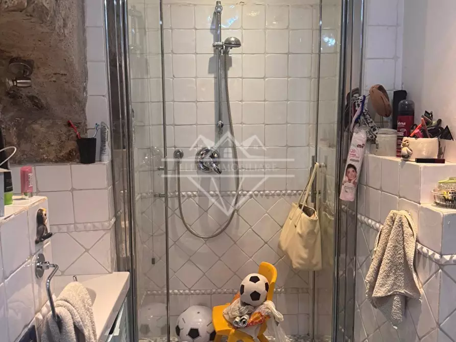 Immagine 7 di Porzione di casa in vendita  a Carrara