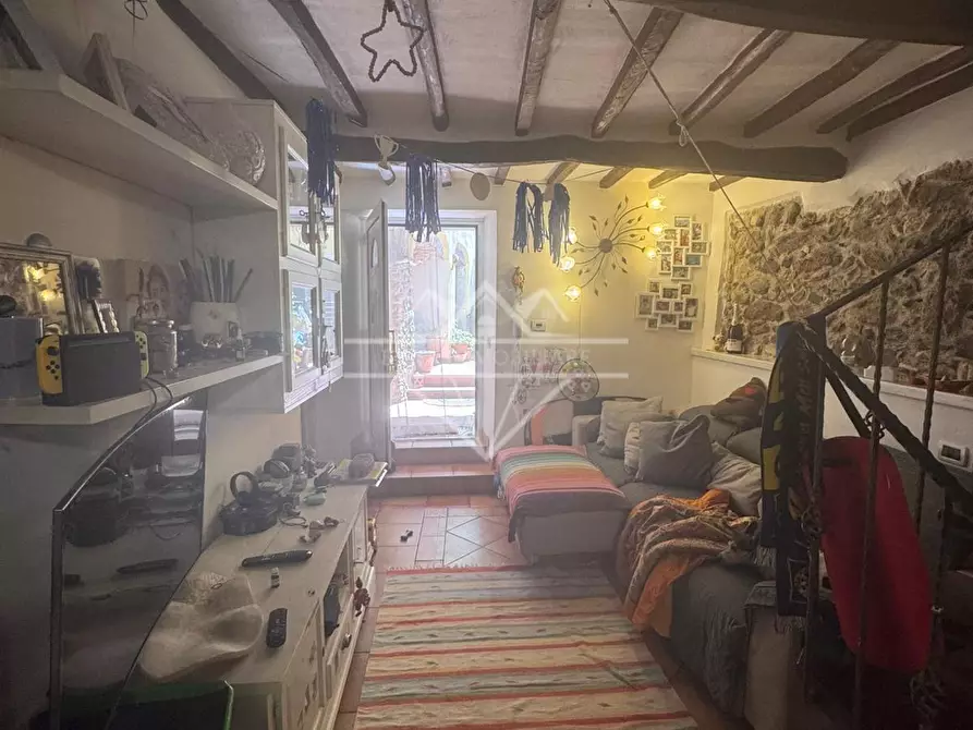 Immagine 2 di Porzione di casa in vendita  a Carrara