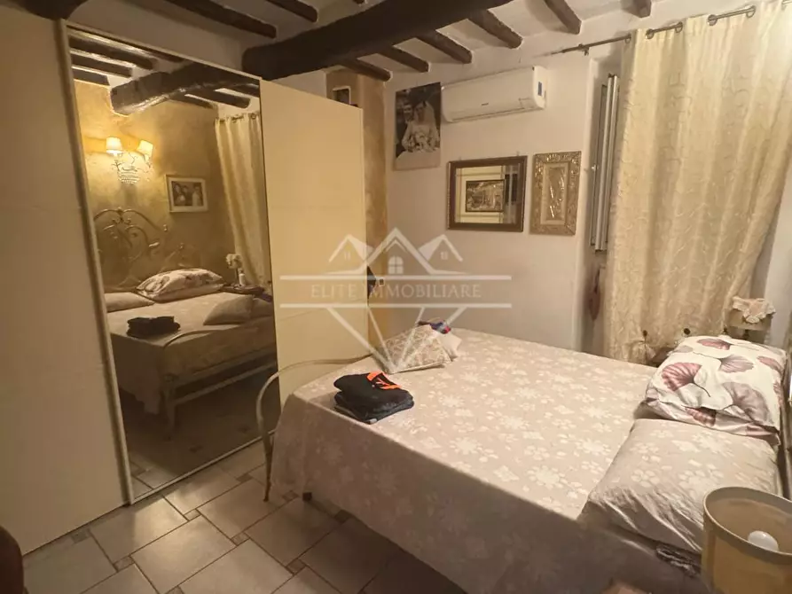 Immagine 14 di Porzione di casa in vendita  a Carrara