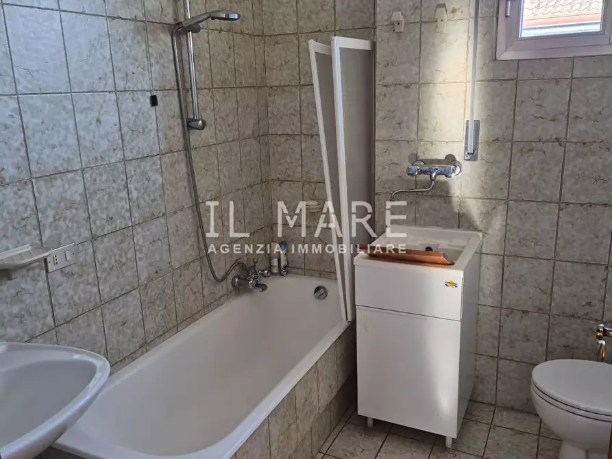 Immagine 12 di Appartamento in vendita  a Massa