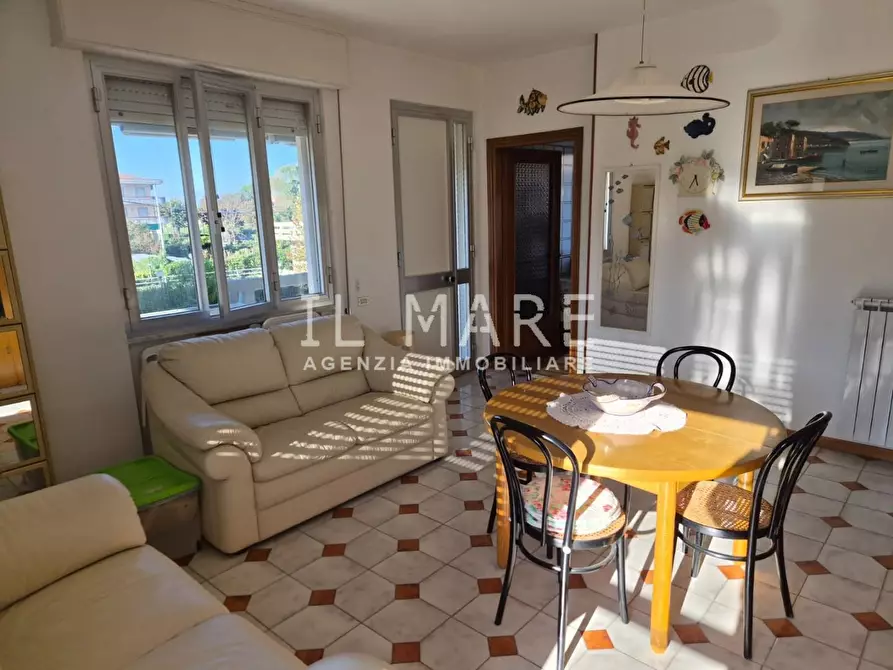 Immagine 2 di Appartamento in vendita  a Massa