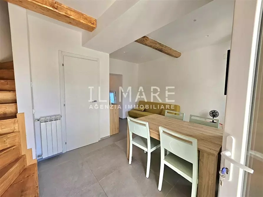 Immagine 3 di Casa semindipendente in vendita  a Massa