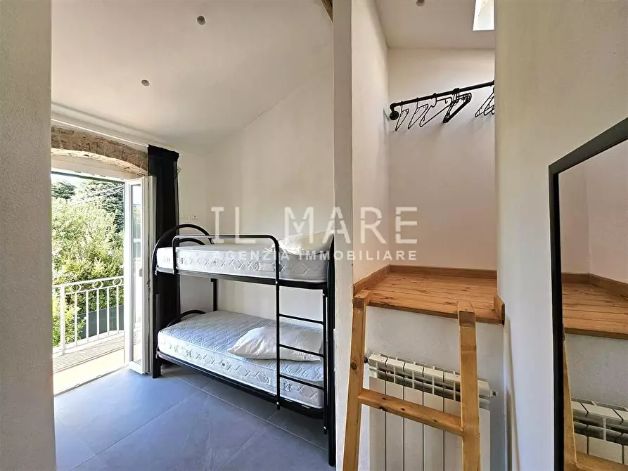 Immagine 11 di Casa semindipendente in vendita  a Massa