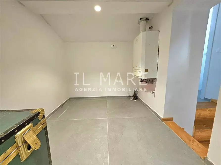 Immagine 17 di Casa semindipendente in vendita  a Massa