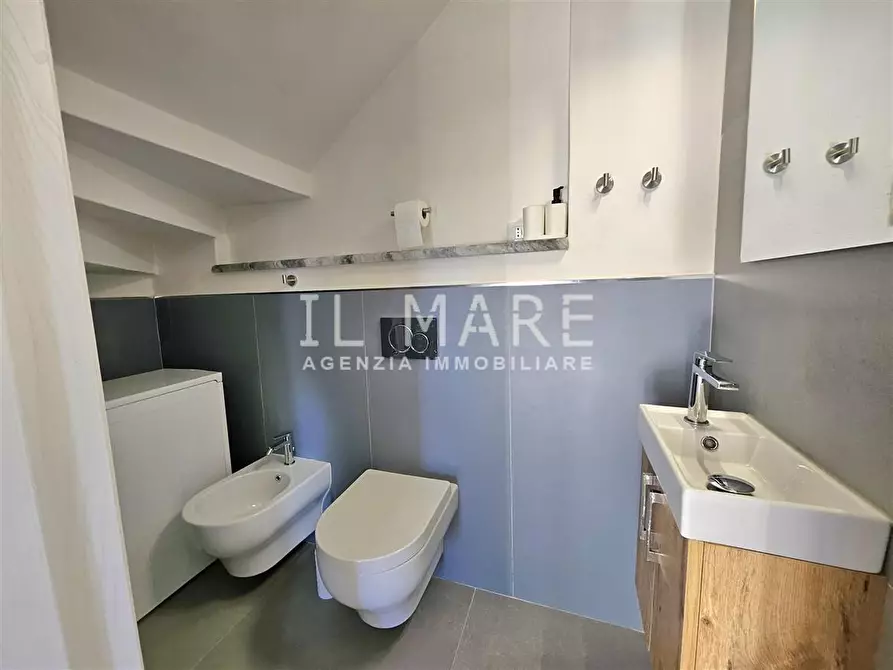 Immagine 5 di Casa semindipendente in vendita  a Massa