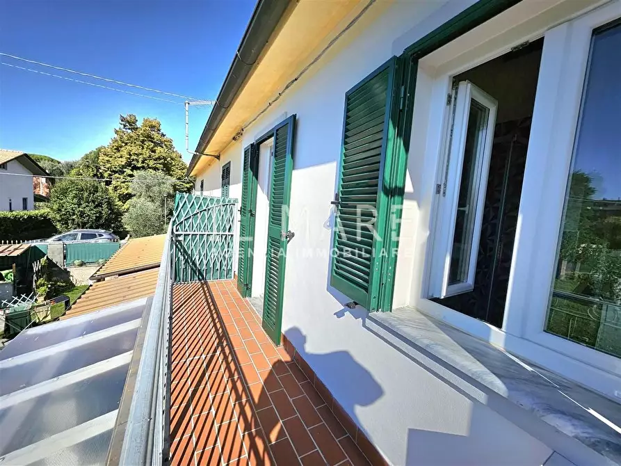 Immagine 14 di Casa semindipendente in vendita  a Massa