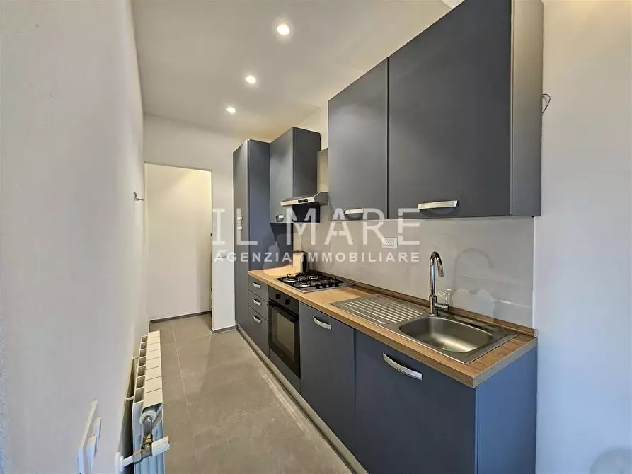 Immagine 8 di Casa semindipendente in vendita  a Massa