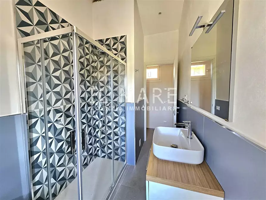 Immagine 21 di Casa semindipendente in vendita  a Massa