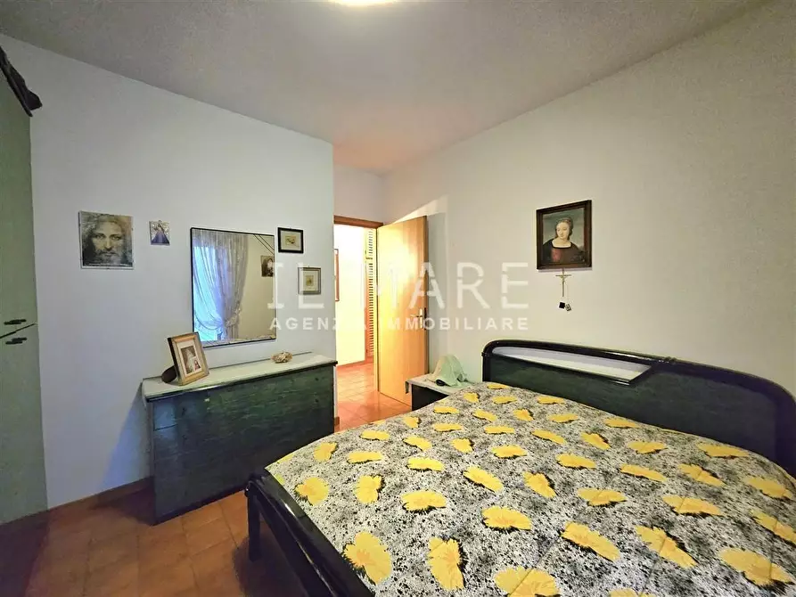 Immagine 17 di Appartamento in vendita  a Massa