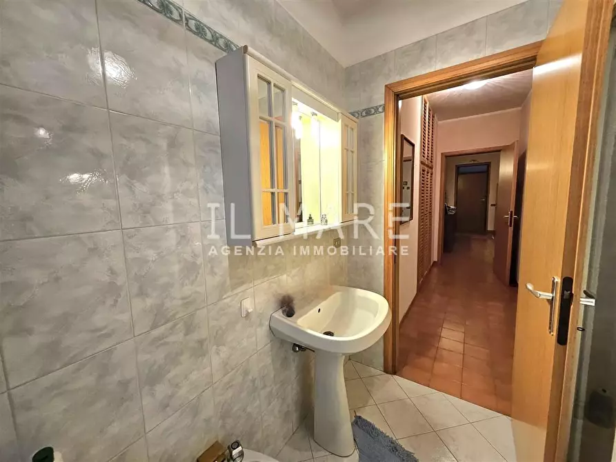 Immagine 14 di Appartamento in vendita  a Massa