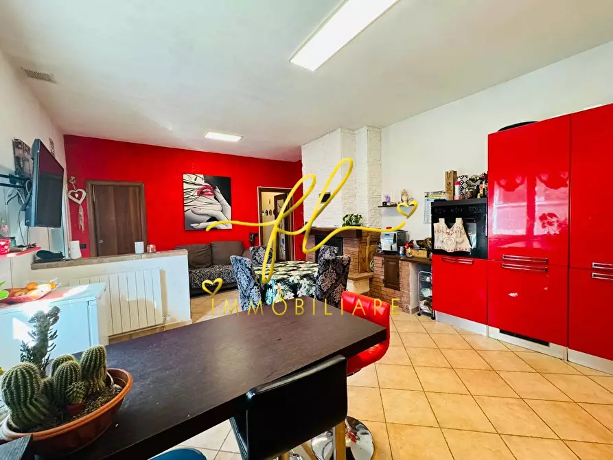 Immagine 2 di Appartamento in vendita  a Collesalvetti