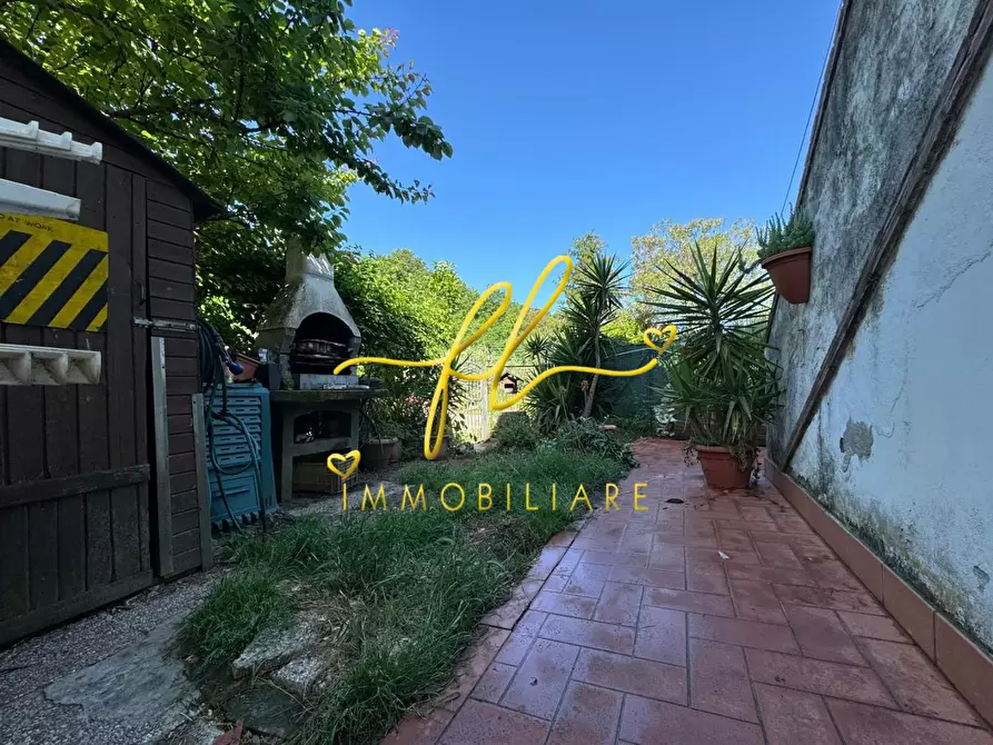 Immagine 34 di Appartamento in vendita  a Collesalvetti