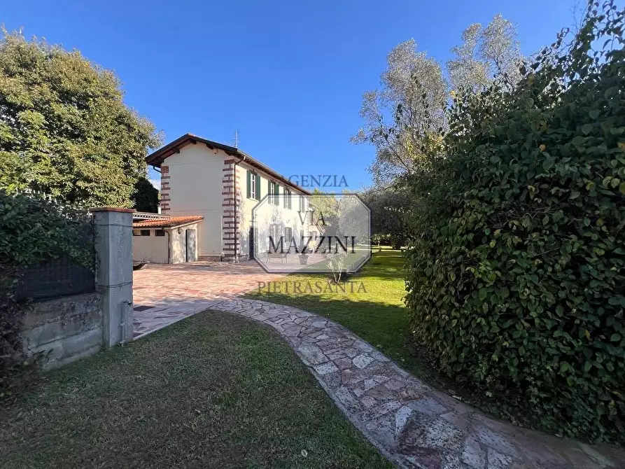 Immagine 5 di Rustico / casale in vendita  a Pietrasanta
