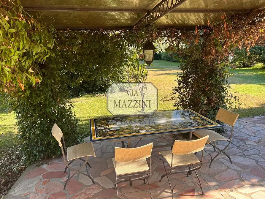 Immagine 32 di Rustico / casale in vendita  a Pietrasanta