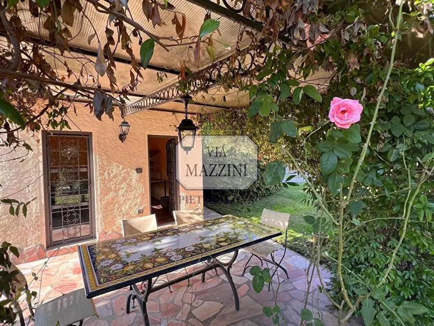 Immagine 33 di Rustico / casale in vendita  a Pietrasanta