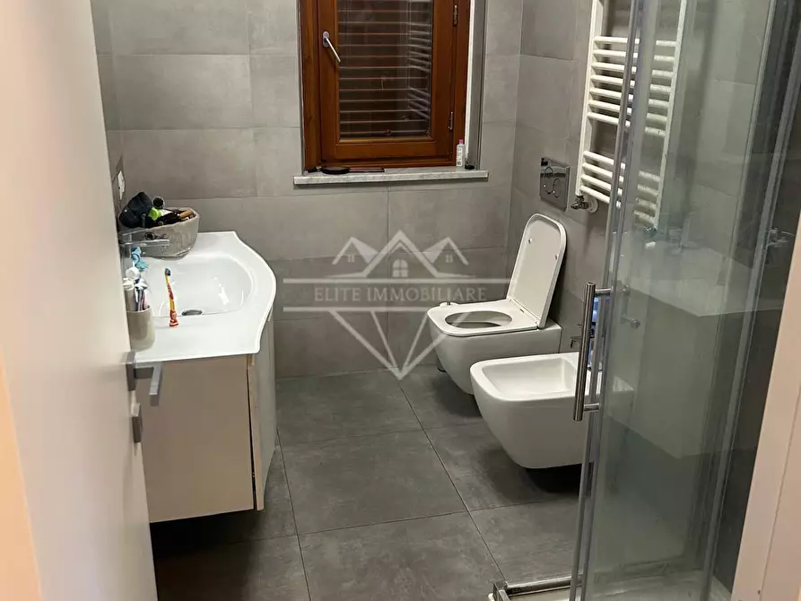 Immagine 10 di Appartamento in vendita  a Massa