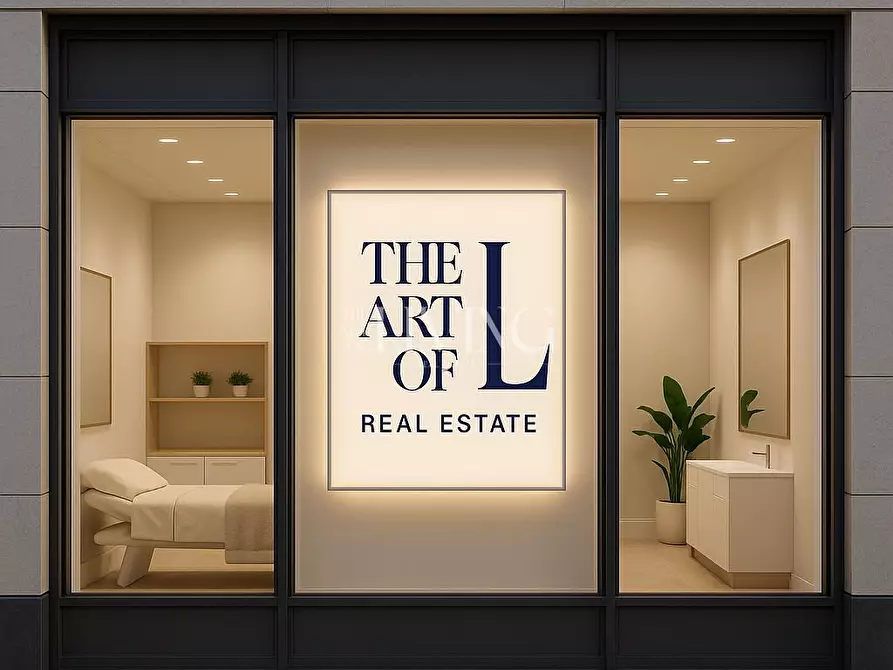 Immagine 2 di Negozio in vendita  a Lucca