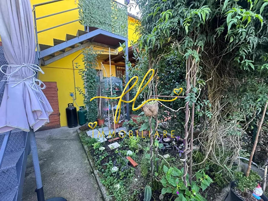 Immagine 27 di Appartamento in vendita  a Collesalvetti